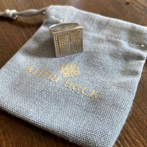 Anna Beck Ring 8